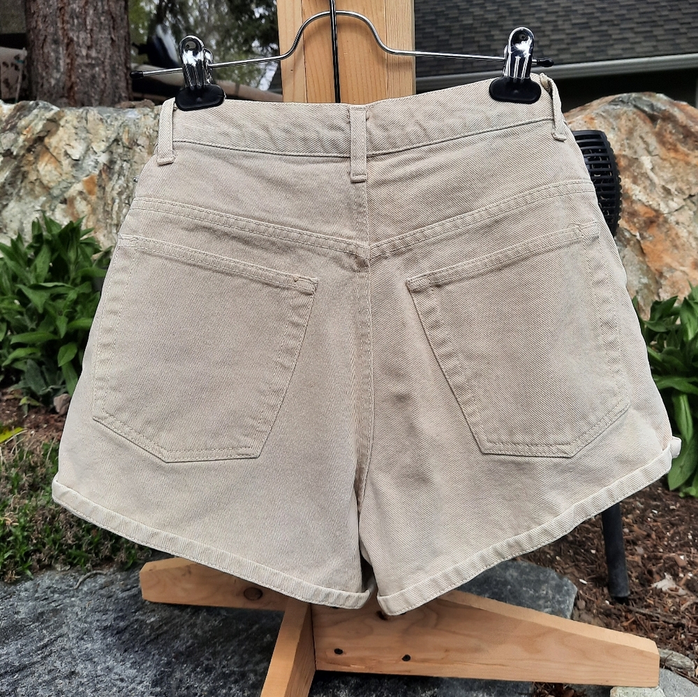 Vintage Le Chateau 90's Highwaisted Light Tan 100% cotton jean shorts